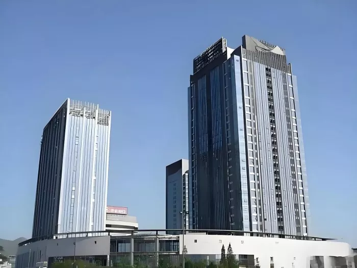 Fiara vy Bracing High Building